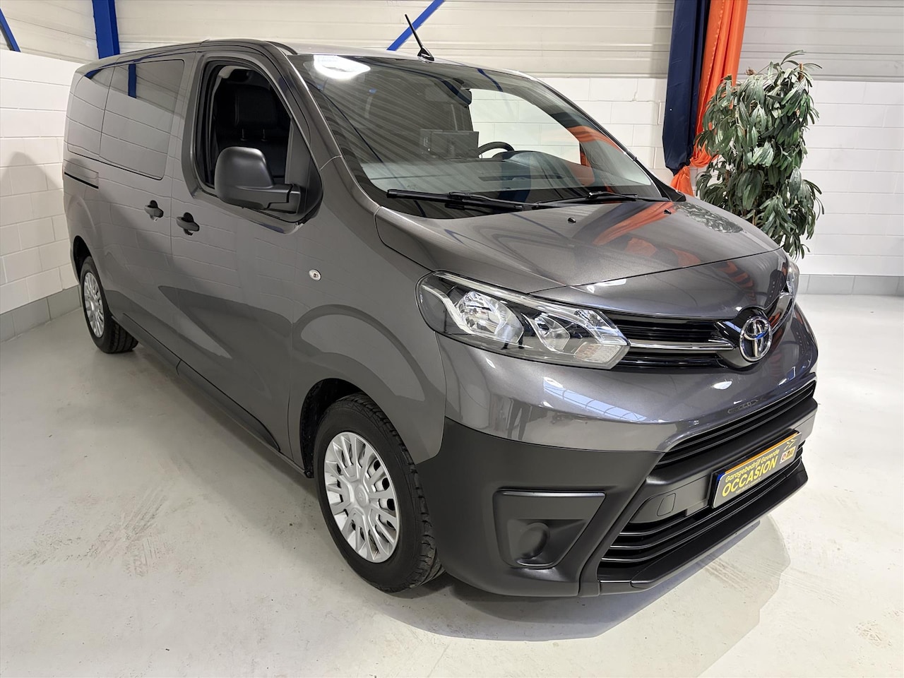 Toyota ProAce Worker - 2.0 D-4D 122pk. 3 zits, Airco, Cruise, Glasslook - AutoWereld.nl