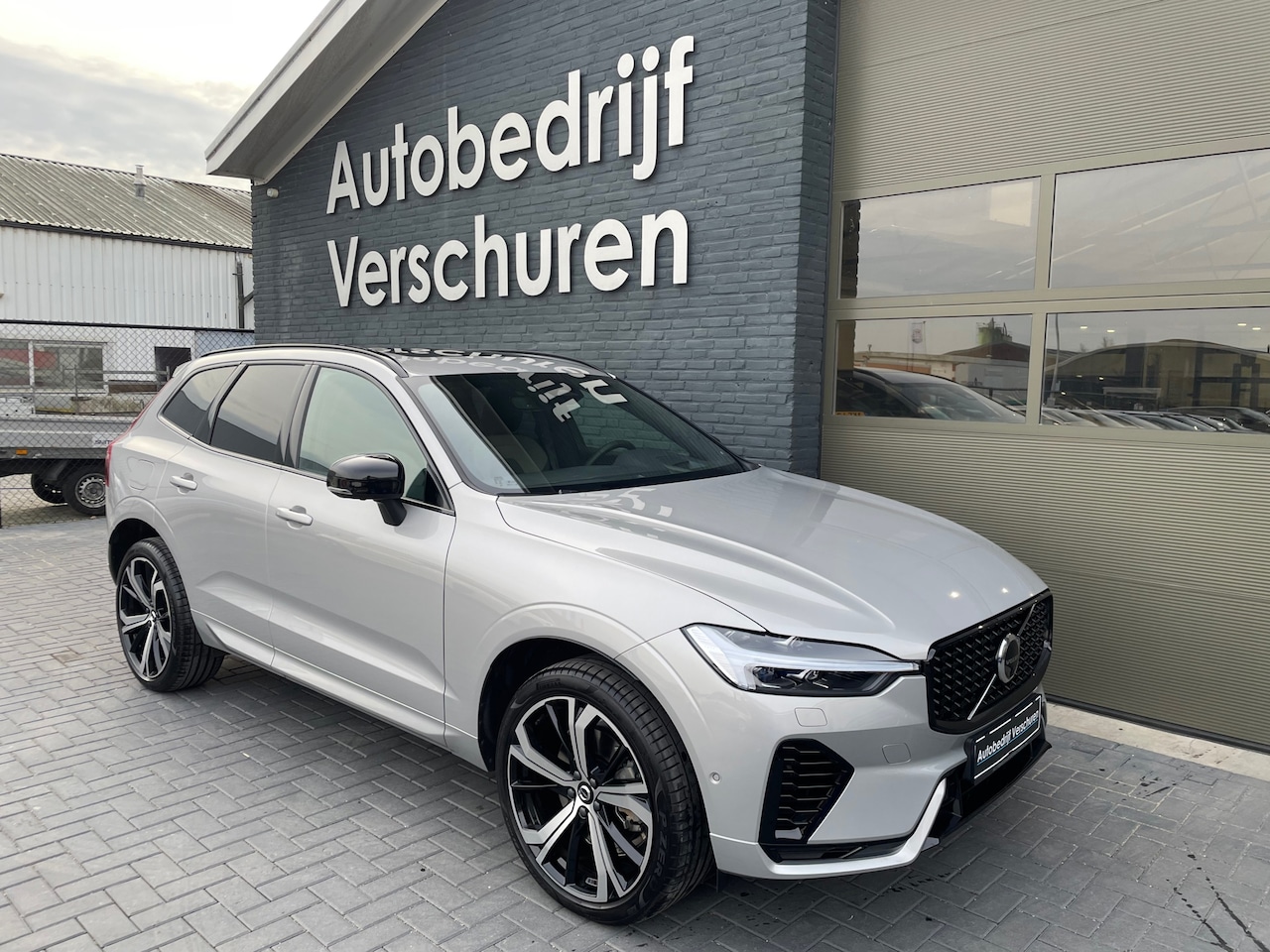 Volvo XC60 - 2.0 T6 Plug-in hybrid AWD Dark pano 360° camera head up - AutoWereld.nl