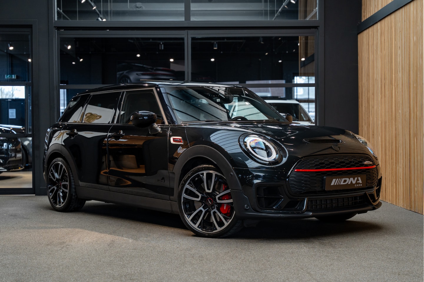 MINI Clubman - JCW Harman Kardon HUD Leder 2.0 JCW ALL4 John Cooper Works - AutoWereld.nl