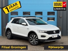 Volkswagen T-Roc - 1.5 TSI Style Business Panoramadak | Trekhaak | Achteruitrijcamera