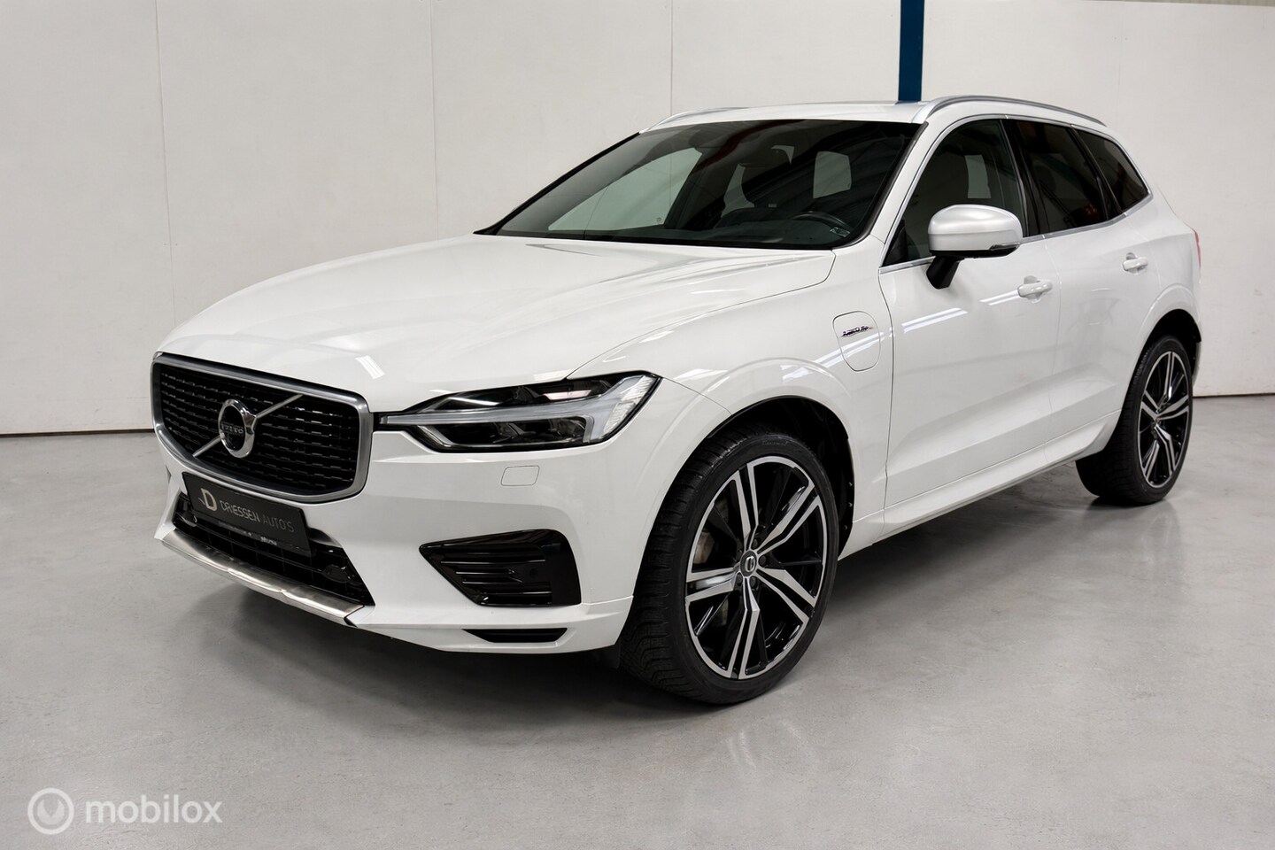 Volvo XC60 - 2.0 T8 Twin Engine AWD R-Design PANO / 360 CAM - AutoWereld.nl