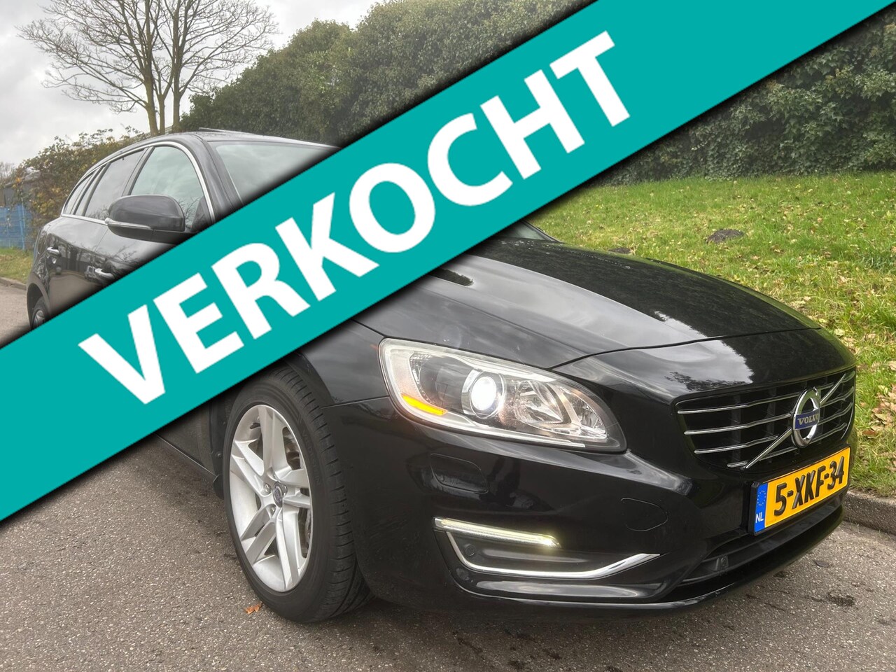 Volvo V60 - 2.4 D6 AWD Plug-In Hybrid - Lederen bekleding - Schuifdak - Navi - Clima - Zeer netjes - AutoWereld.nl