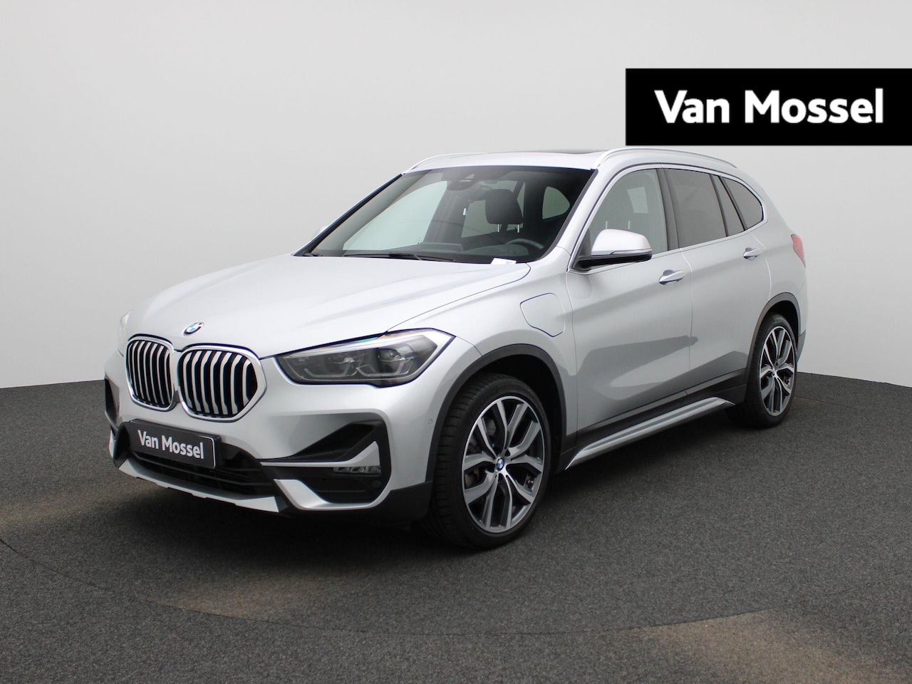 BMW X1 - xDrive25e Executive | PANO-SCHUIFDAK | HEAD-UP | STOELVERWARMING | CAMERA | NAVIGATIE | SP - AutoWereld.nl