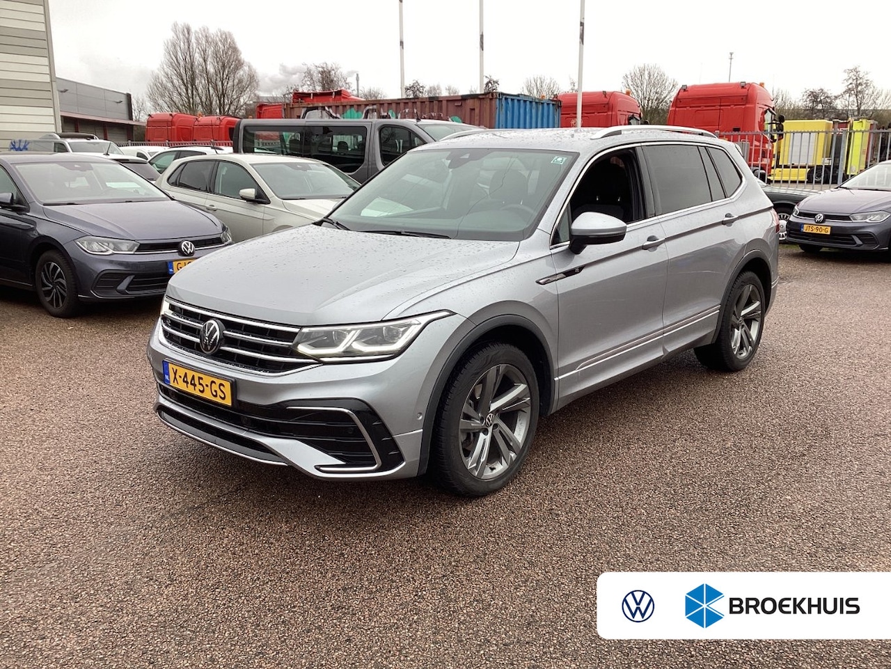 Volkswagen Tiguan Allspace - 1.5 TSI 150 pk R-Line Business 7pers. 7-DSG | Wegklapbare trekhaak | Achteruitrijcamera | - AutoWereld.nl