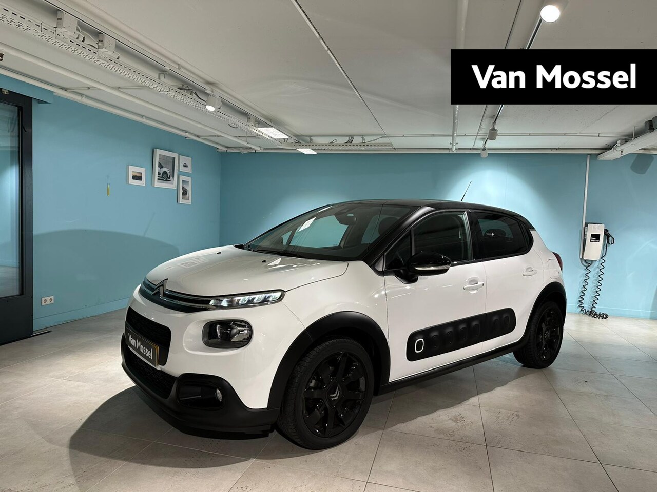 Citroën C3 - 1.2 PureTech Shine AUTOMAAT | DUOTONE | LAGE KILOMETERSTAND - AutoWereld.nl