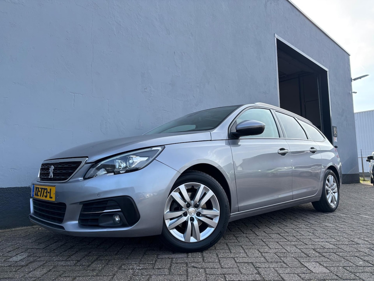 Peugeot 308 SW - 1.2 Blue Lease Executive - Panorama Dak - AutoWereld.nl