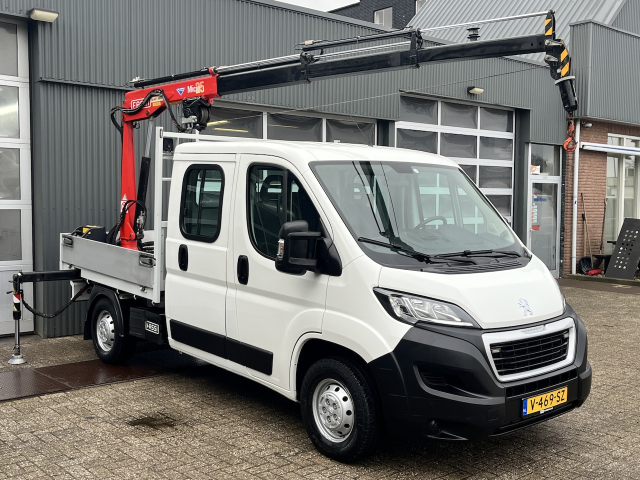 Peugeot Boxer - 335 2.0 BlueHDI L2 Euro 6 Fassi laadkraan Airco Trekhaak 2500kg trekgewicht Kastinrichting - AutoWereld.nl
