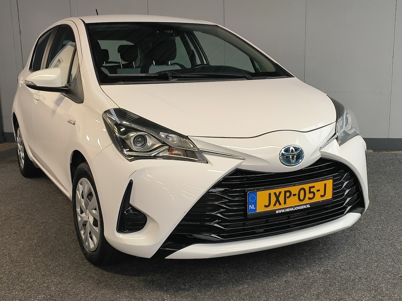 Toyota Yaris - 1.5 Hybrid Active AUTOMAAT Rijklaar + 12 maanden Bovag-garantie Henk Jongen Auto's in Helm - AutoWereld.nl