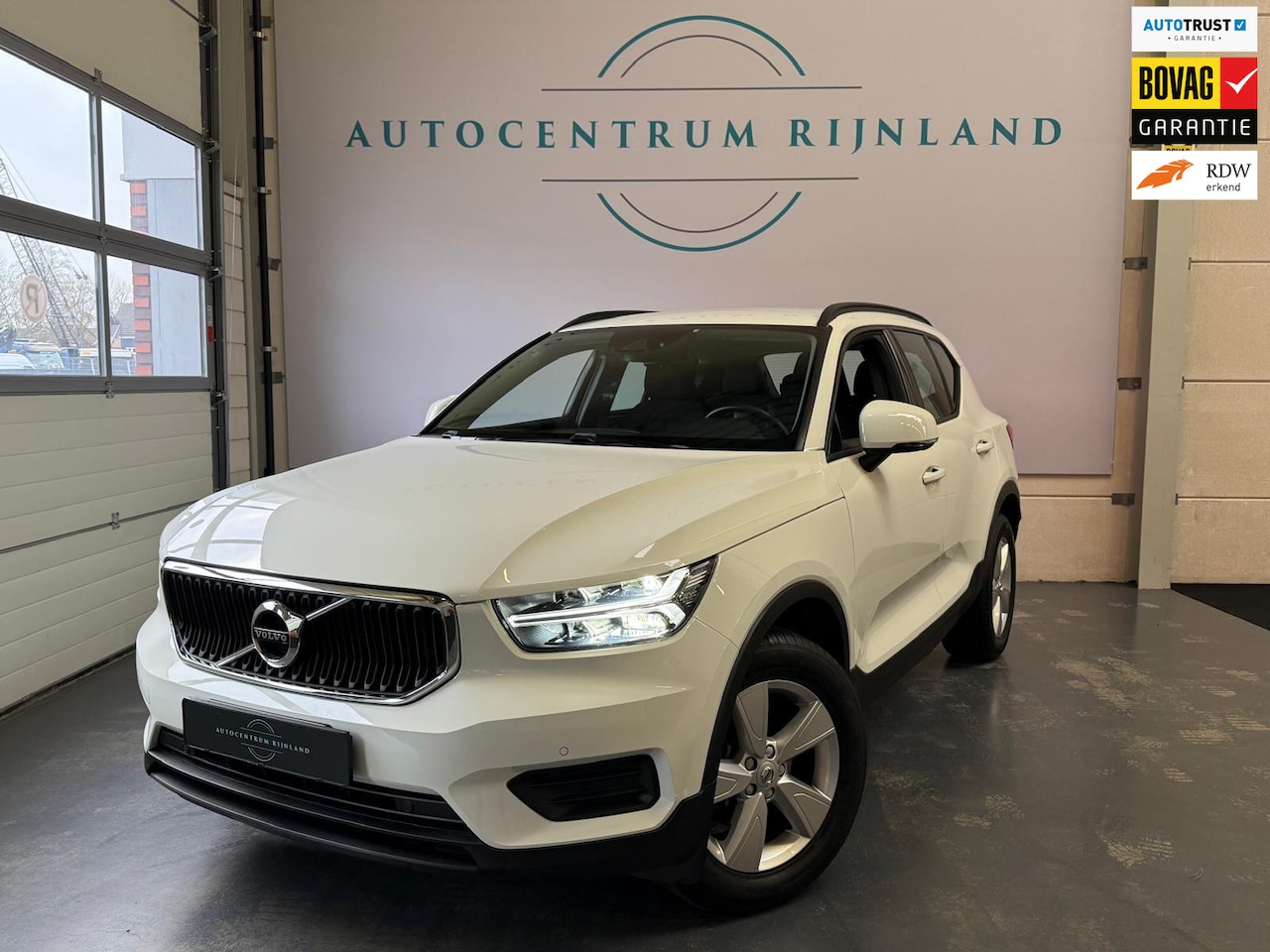 Volvo XC40 - 1.5 T2 Momentum Automaat, camera, carplay - AutoWereld.nl