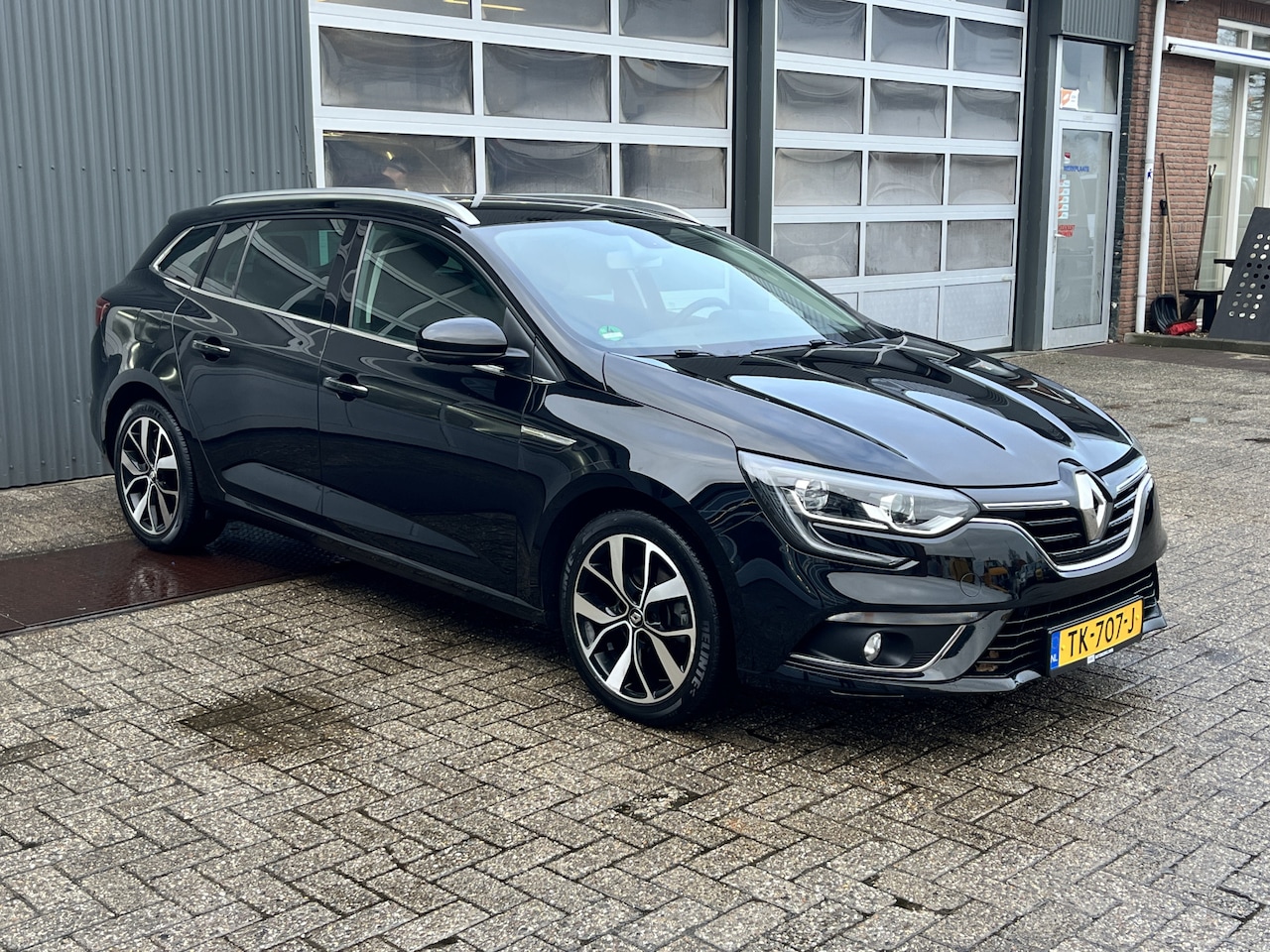 Renault Mégane Estate - 1.3 TCe Airco Cruise control Trekhaak 1700kg trekgewicht Telefoonverbinding Stuurwielbedie - AutoWereld.nl