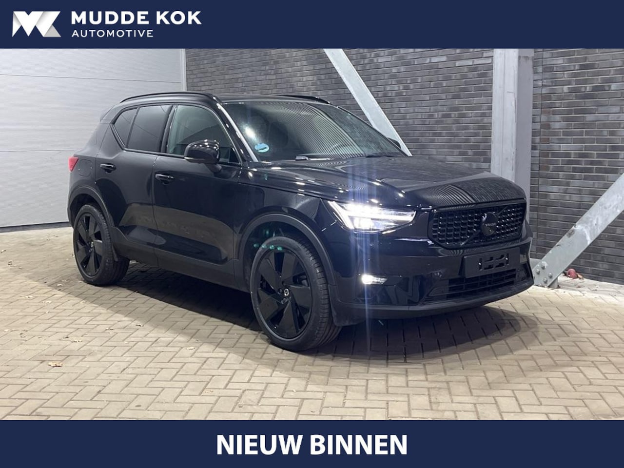 Volvo XC40 - B3 Ultra Black Edition | Panoramadak | Trekhaak | 360° Camera | ACC | Stoel+Stuurverwarmin - AutoWereld.nl