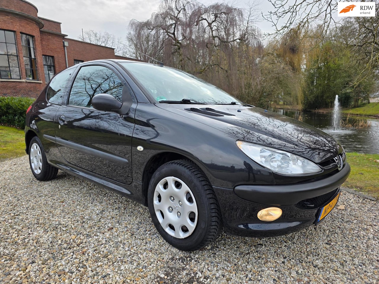 Peugeot 206 - 1.4 X-Design Airco Automaat trekhaak - AutoWereld.nl