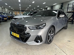 BMW 5-serie - 530e M Sport Panorama Dak Navigatie Multimedia NL Auto NAP