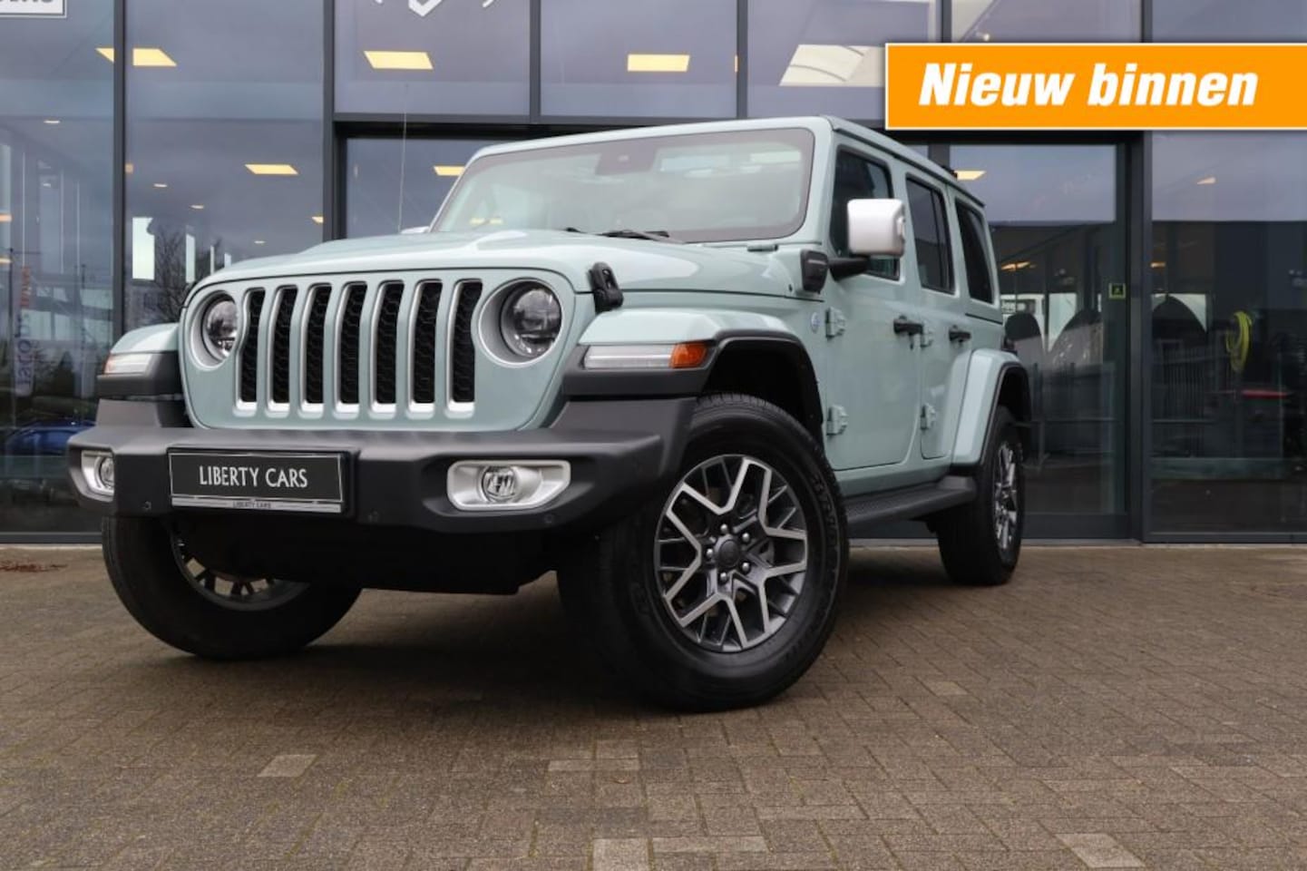 Jeep Wrangler - 4XE 380 SAHARA Overland / My Sky One touch cabrio - AutoWereld.nl