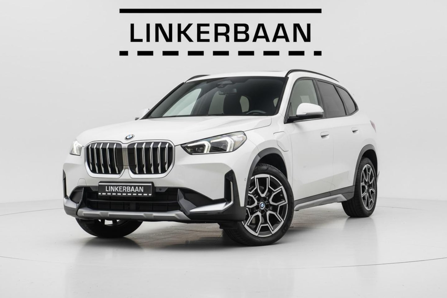 BMW X1 - xDrive25e Hybride | Panodak | H&K | X Line | 19 inch | NL auto | - AutoWereld.nl