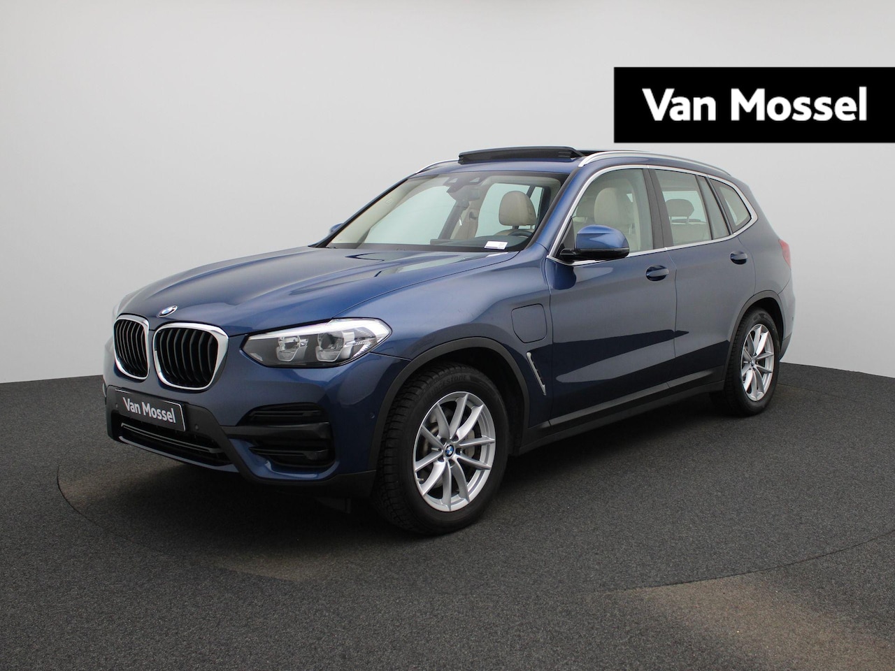 BMW X3 - xDrive30e | PLUG-IN | PANO-SCHUIFDAK | LEDEREN BEKLEDING | HARMAN/KARDON AUDIO | NAVIGATIE - AutoWereld.nl