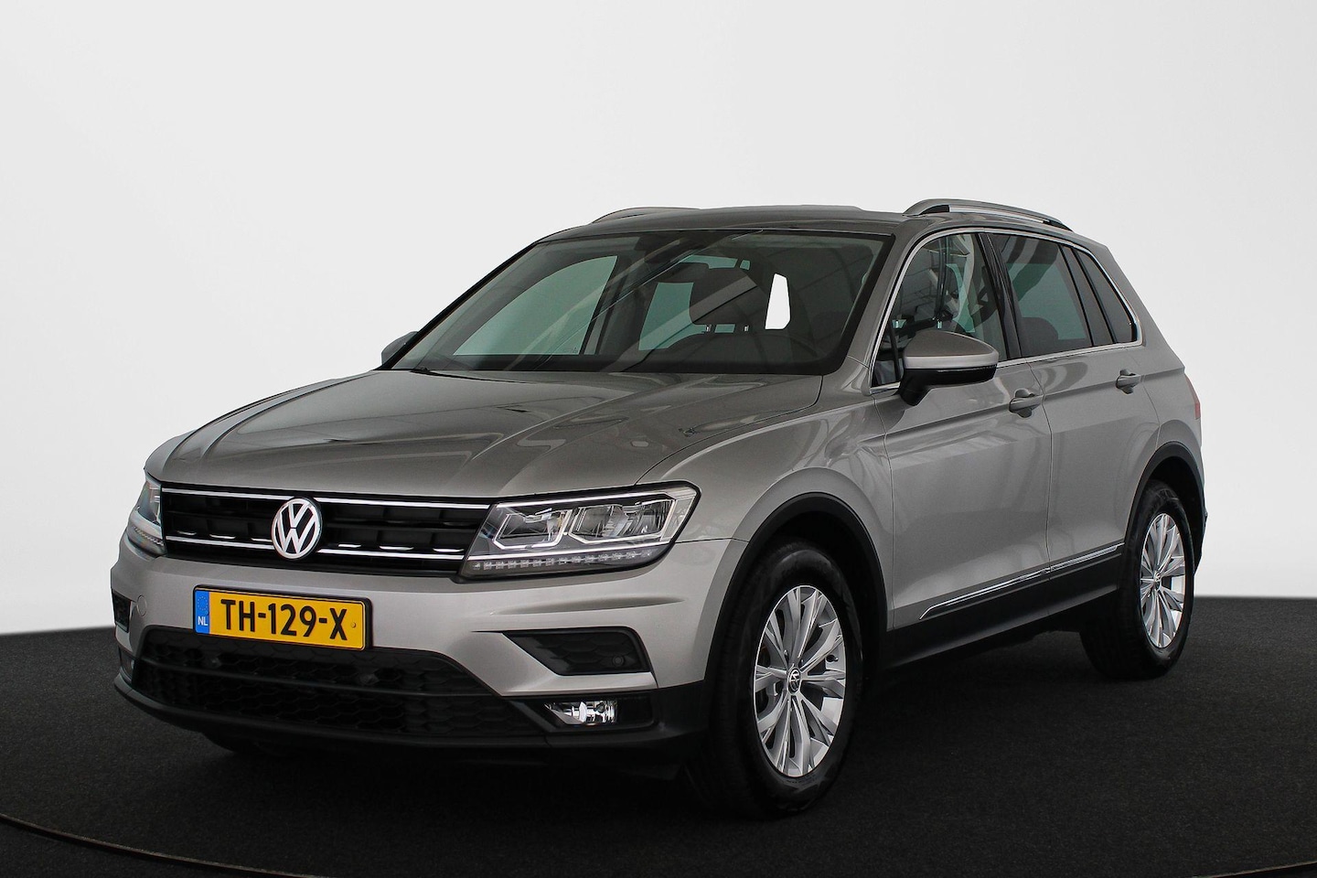 Volkswagen Tiguan - 1.4 TSI Comfortline Business Leder LED Koplampen Navigatie - AutoWereld.nl