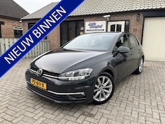 Volkswagen Golf - 1.0 TSI Comfortline Business 17"Apple Carplay