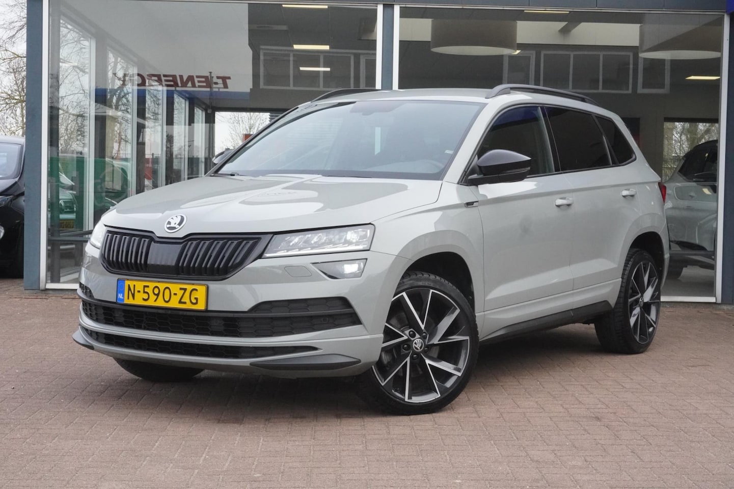 Skoda Karoq - 1.5 TSI ACT Sportline Business Automaat | Vol opties | Sportstoelen | Virt. cockpit | Trek - AutoWereld.nl