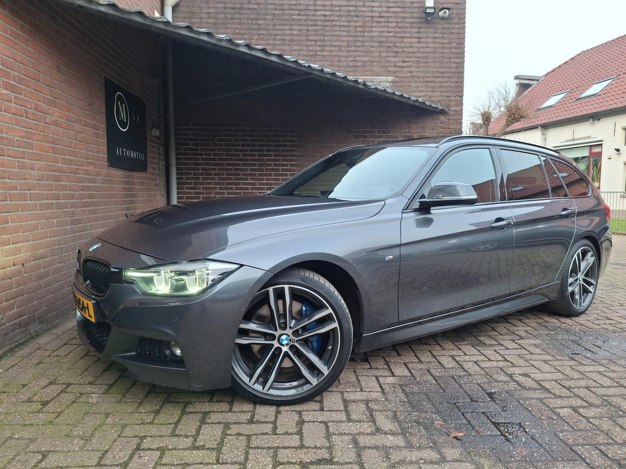 BMW 3-serie Touring - 320i M Sport Edition 184PK Auto. Panoramadak / Sport Remmen / Apple Car Play / Head Up Dis - AutoWereld.nl