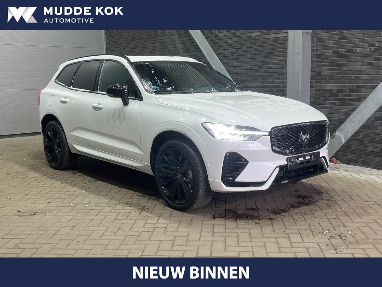 Volvo XC60 - T6 Plug-in hybrid Ultra Black Edition | Trekhaak | Panoramadak | Head-Up | 360 Camera | St - AutoWereld.nl