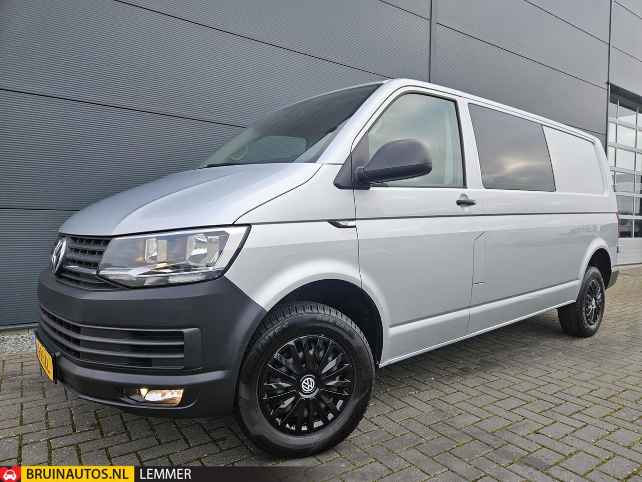 Volkswagen Transporter - 2.0 TDI L2H1 DC Airco Cruise Navi Trekhaak - AutoWereld.nl