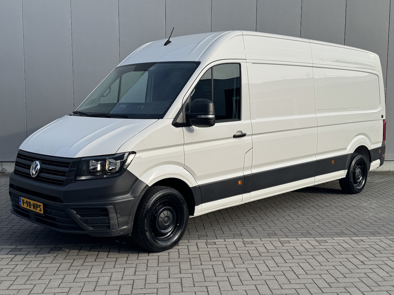 Volkswagen Crafter - 35 2.0 TDI L4H3 Camera/Parkeersensoren/App-Connect - AutoWereld.nl