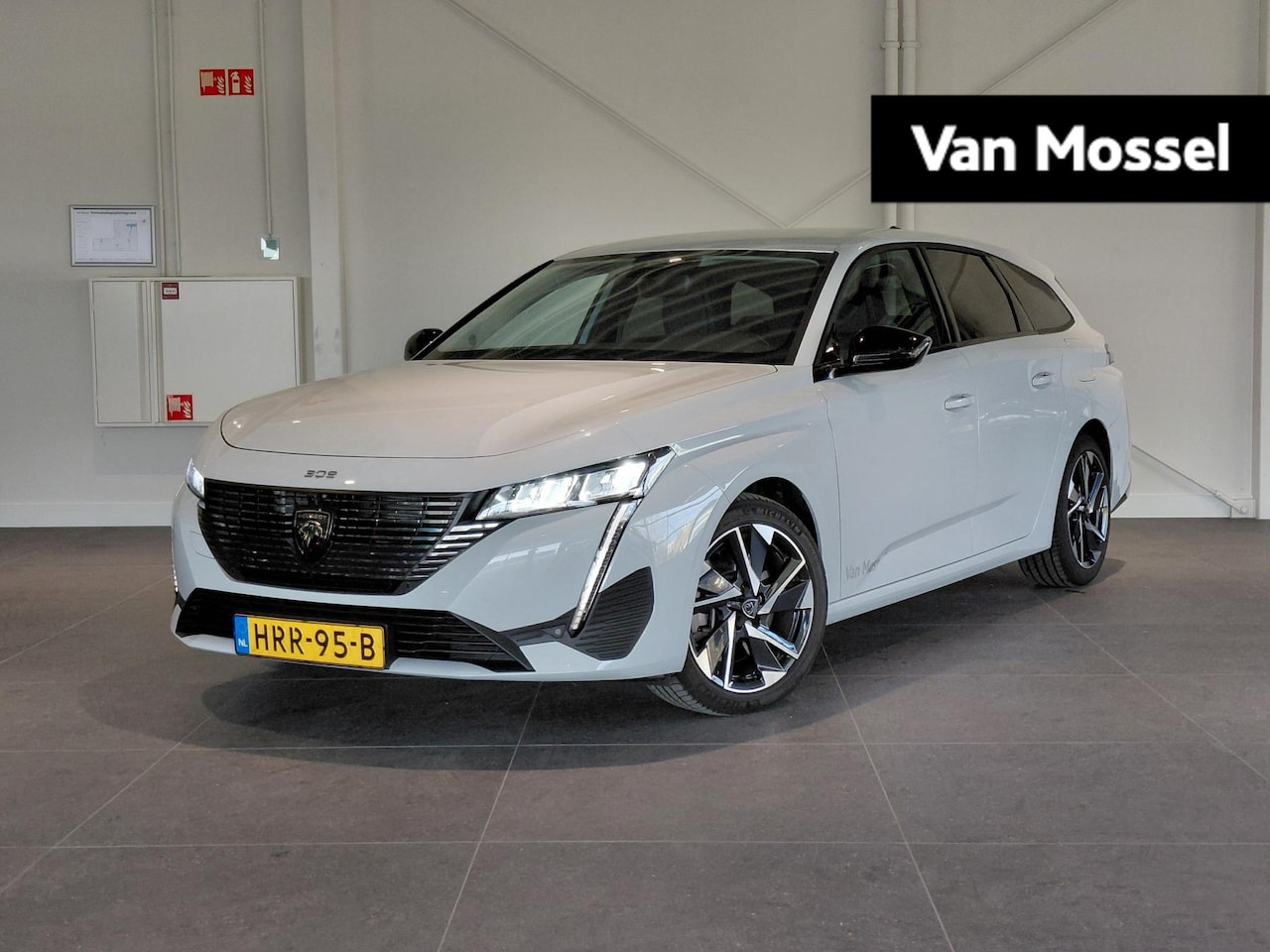 Peugeot 308 SW - 1.6 Plug-in Hybrid 180 Allure Avantage AUTOMAAT | AGR STOEL | 360 CAMERA | STOELVERWARMING - AutoWereld.nl