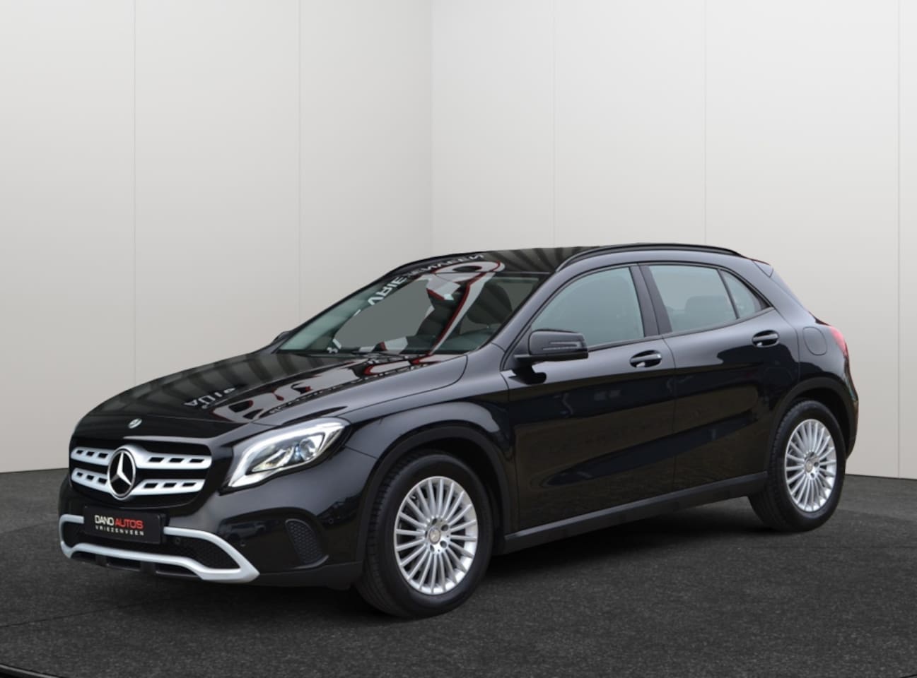 Mercedes-Benz GLA-Klasse - 180 Business Solution LED/Navi/Trekhaak - AutoWereld.nl