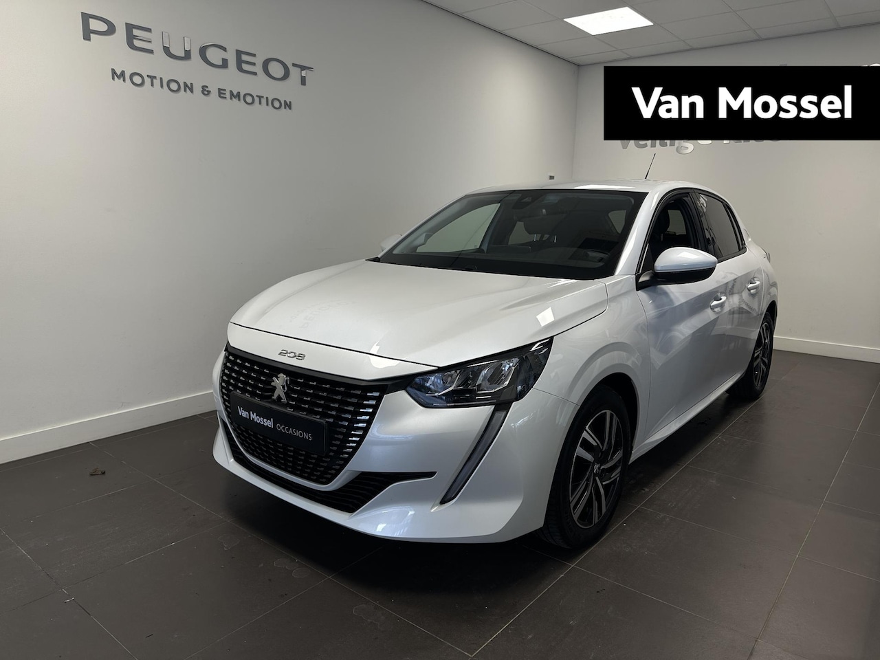 Peugeot 208 - 1.2 PureTech Allure Pack 100 PK | Automaat | Nav | Camera | Getinte ramen | Unieke KM stan - AutoWereld.nl