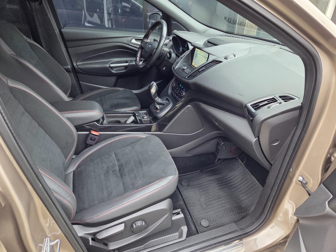 Ford Kuga - 1.5 EcoBoost ST-Line 1.5 EcoBoost ST-Line