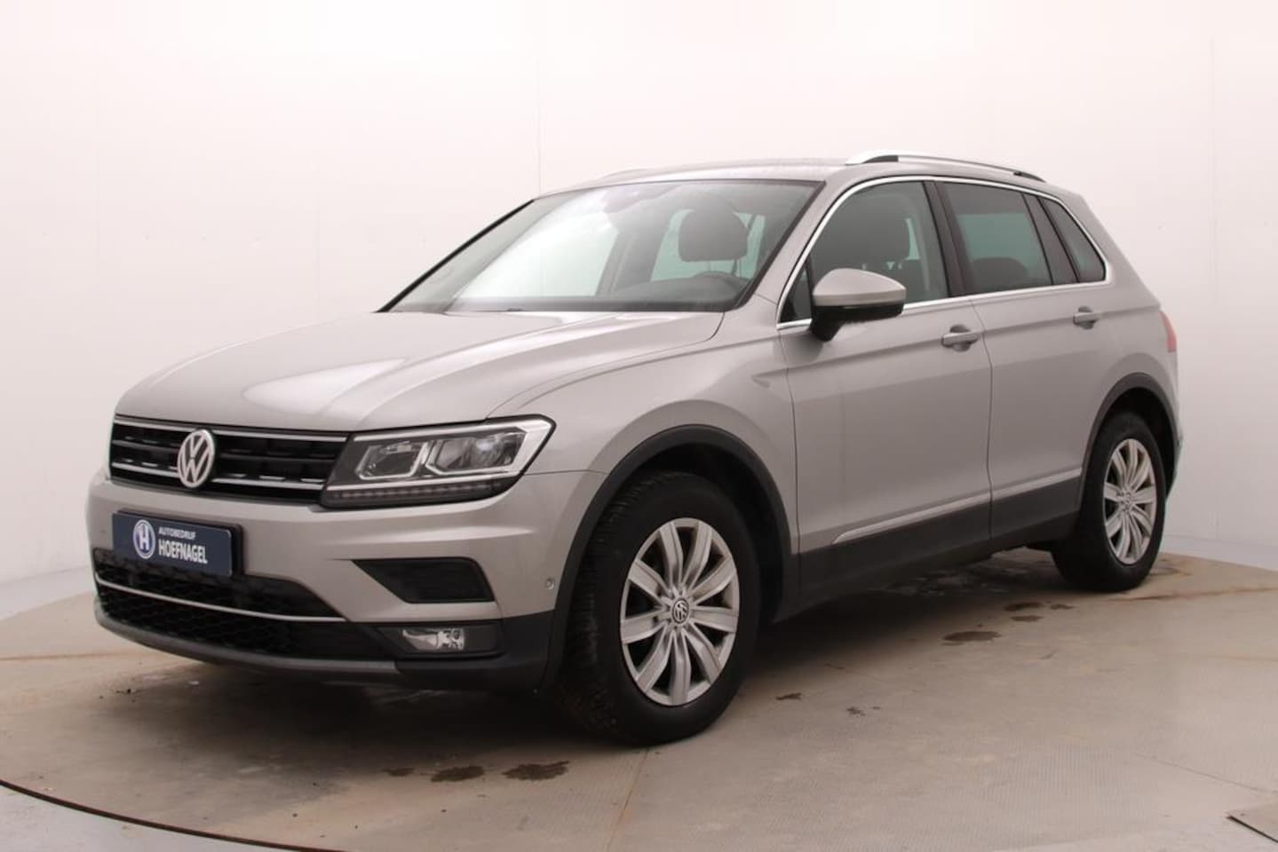 Volkswagen Tiguan - 1.5 TSI ACT Highline | Adaptive Cruise | Camera | Stuur-/Stoelverw. | CarPlay | Virtual Co - AutoWereld.nl