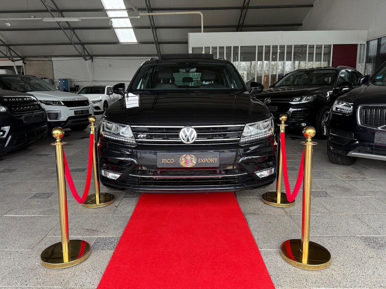 Volkswagen Tiguan - 2.0 TDI DSG 3X ORGINAL R-LINE PANO CAMERA! 2017 - AutoWereld.nl