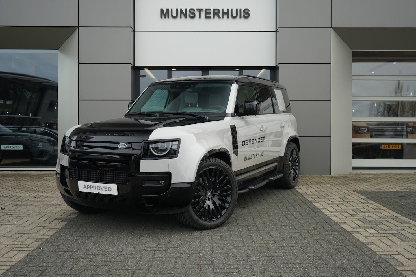 Land Rover Defender 110 - 2.0 P300e 110 X-Dynamic HSE | Koelvak | Elektrische trekhaak | - AutoWereld.nl