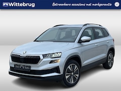 Skoda Karoq - 1.0 TSI 110pk Ambition Tour uitv. / Navigatie by APP / LM 17 inch / Parkeersensoren A. / L