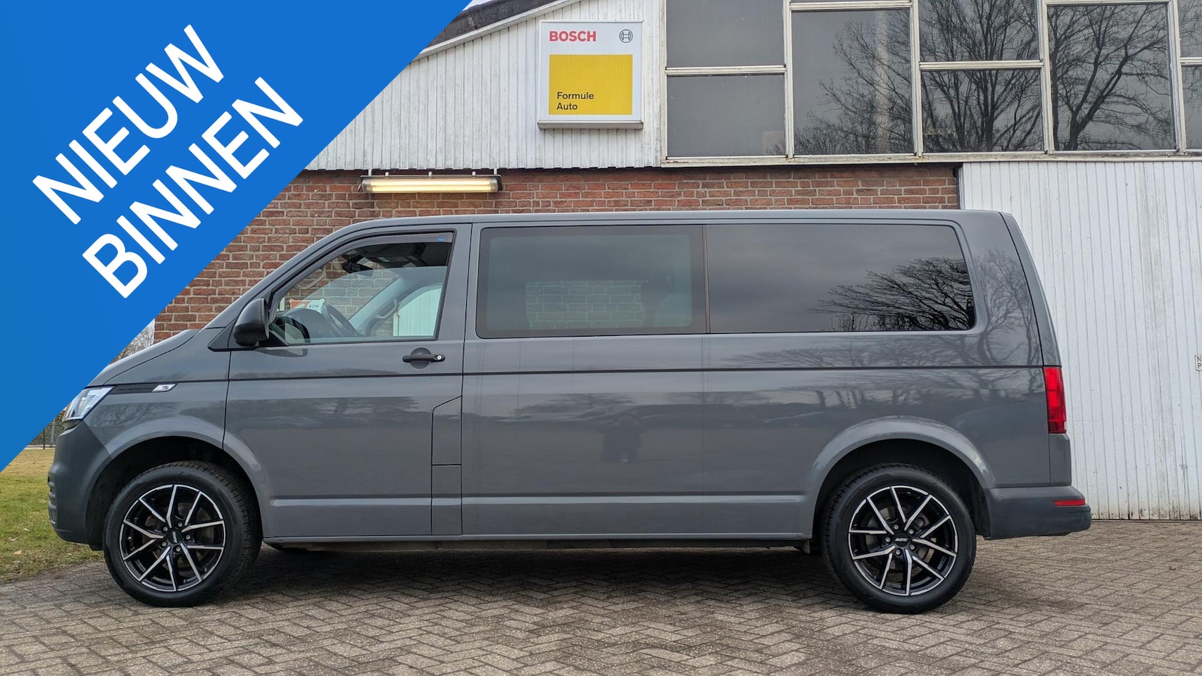 Volkswagen Transporter - 2.0 TDI L2H1 DC - Aut. - Camera - AutoWereld.nl