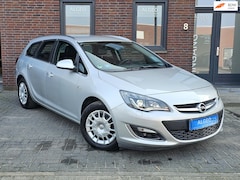 Opel Astra - 1.6 Turbo Exclusive / Automaat / Leer
