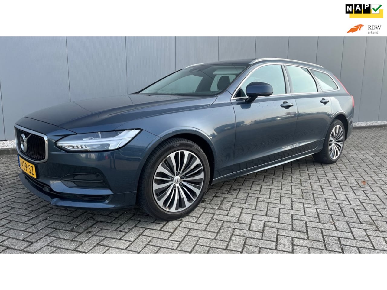 Volvo V90 - 2.0 D3 Momentum Pro AUT/ PANORAMA/ 9900 EX BTW - AutoWereld.nl