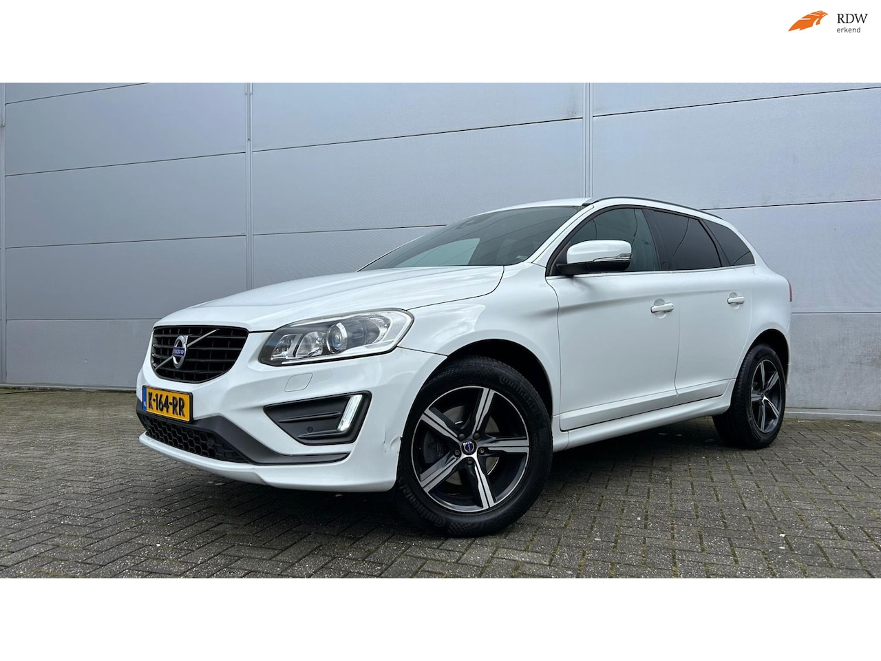 Volvo XC60 - 2.0 D3 R-DESIGN Aut, Alcantara, Navi - AutoWereld.nl