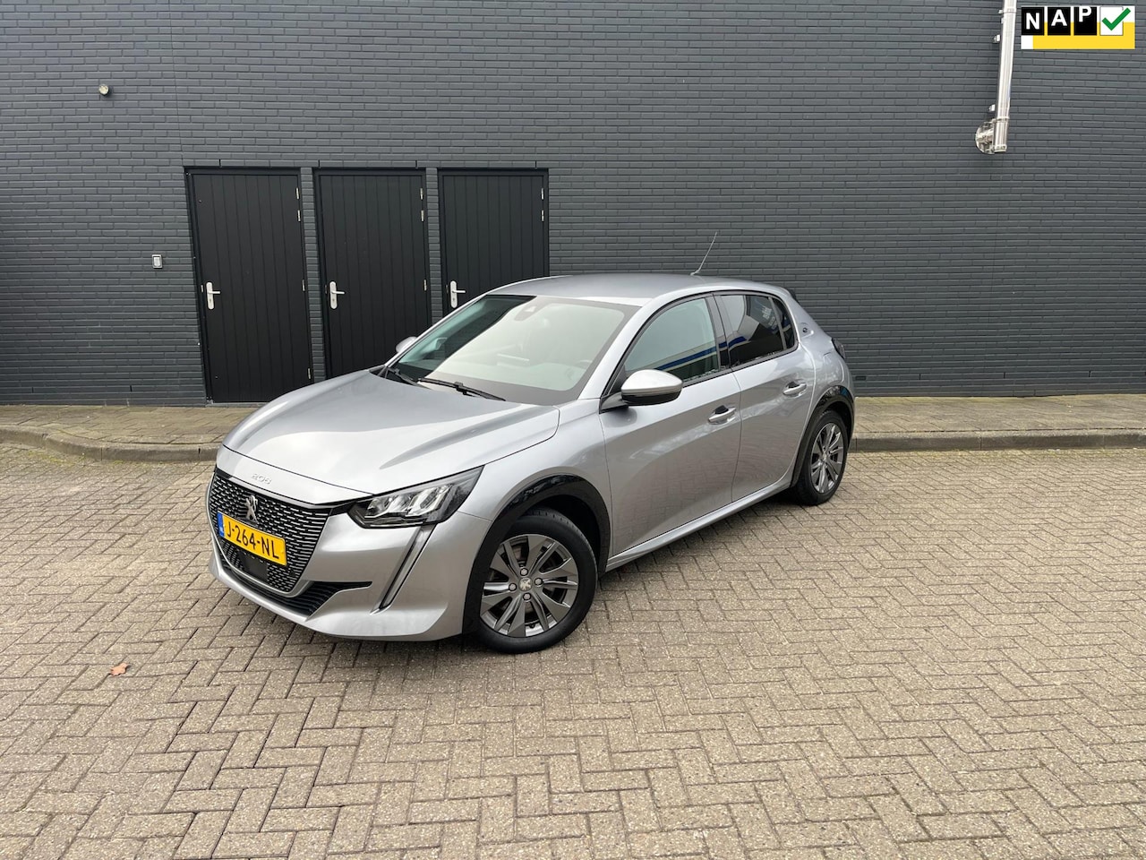 Peugeot e-208 - EV Allure 50 kWh SOH 92,3 % - AutoWereld.nl