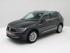 Volkswagen Tiguan - 1.5 TSI Life Business Aut. Panorama / Elec.Achterklep / Origineel NL