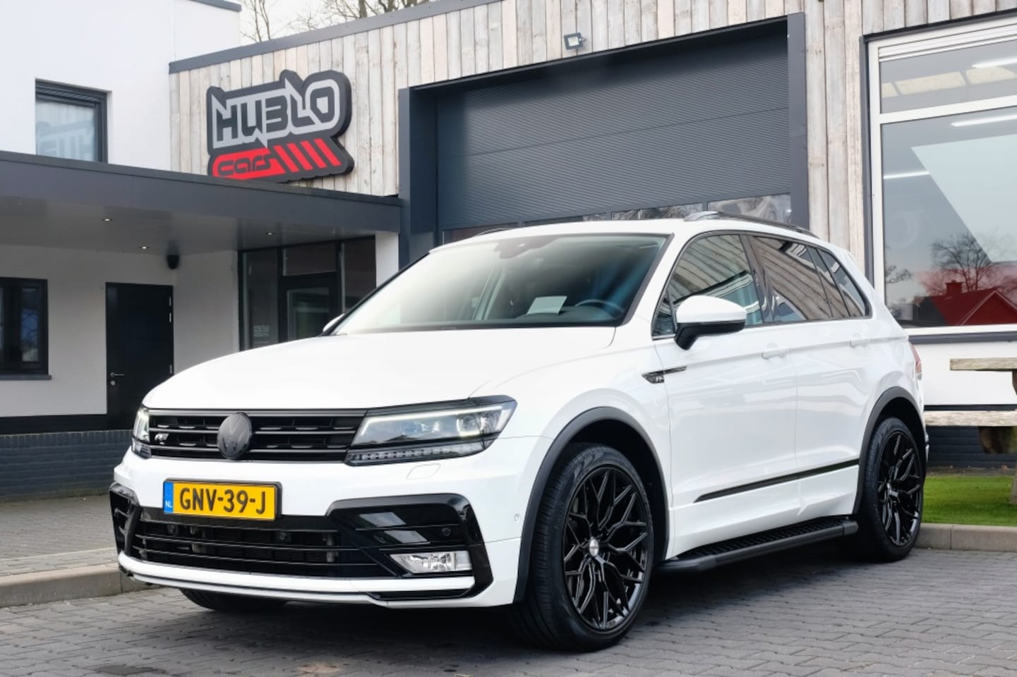 Volkswagen Tiguan - 2.0 TSI 4M. R-Line Panoramadak - AutoWereld.nl