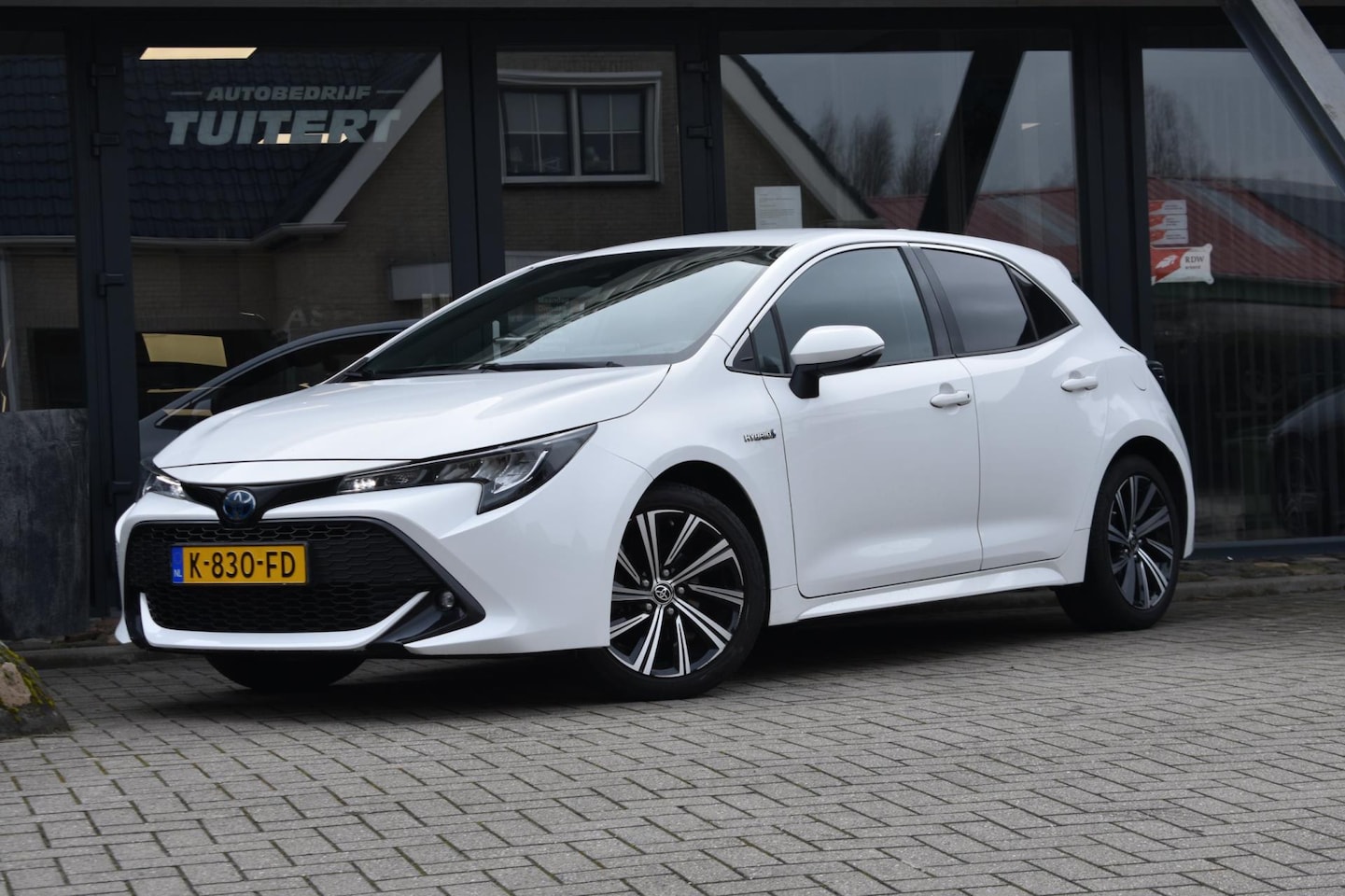 Toyota Corolla - 1.8 Hybrid Dynamic | CAMERA | APPLE CARPLAY | ANDROID AUTO | NAP | STOELVERWARMING - AutoWereld.nl