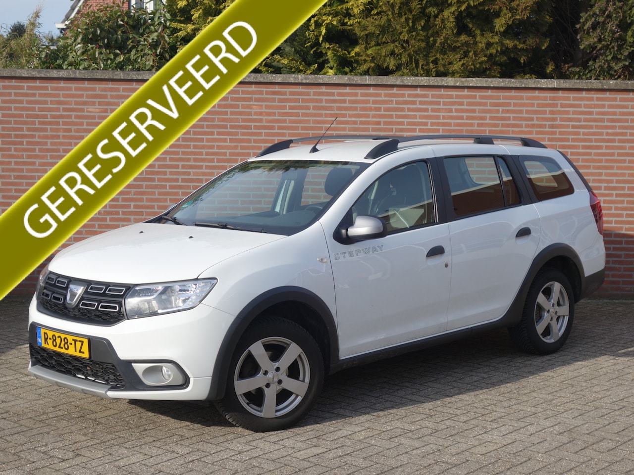 Dacia Logan MCV - 0.9 TCe Easy-R Stepway Serie Limitee 15th Anniv. 0.9 TCe Easy-R Stepway Serie Limitee 15th Anniv. - AutoWereld.nl