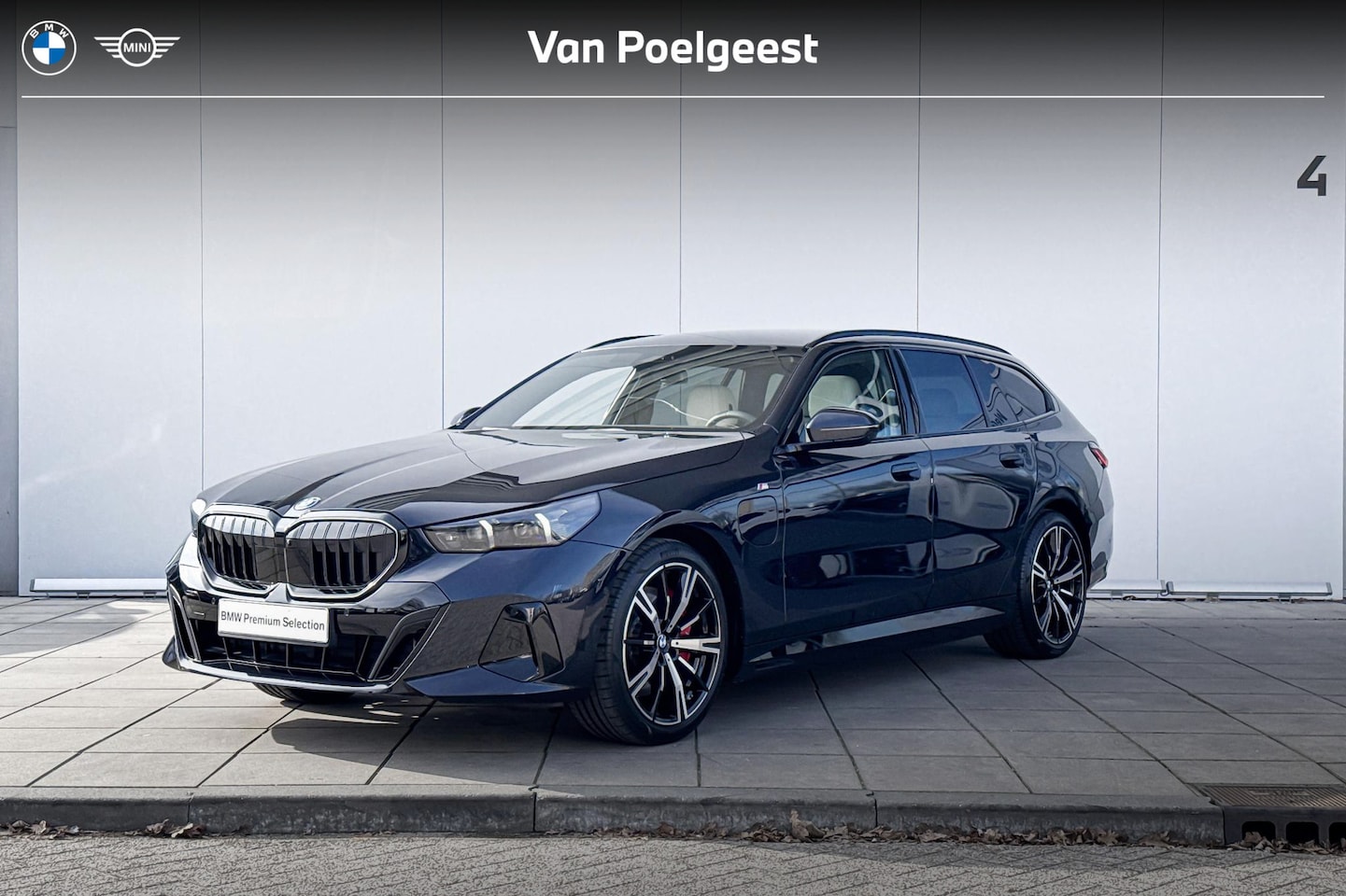 BMW 5-serie Touring - 550e xDrive / Driving Assistant Professional / Glazen Panoramadak / Harman-Kardon / Head-U - AutoWereld.nl