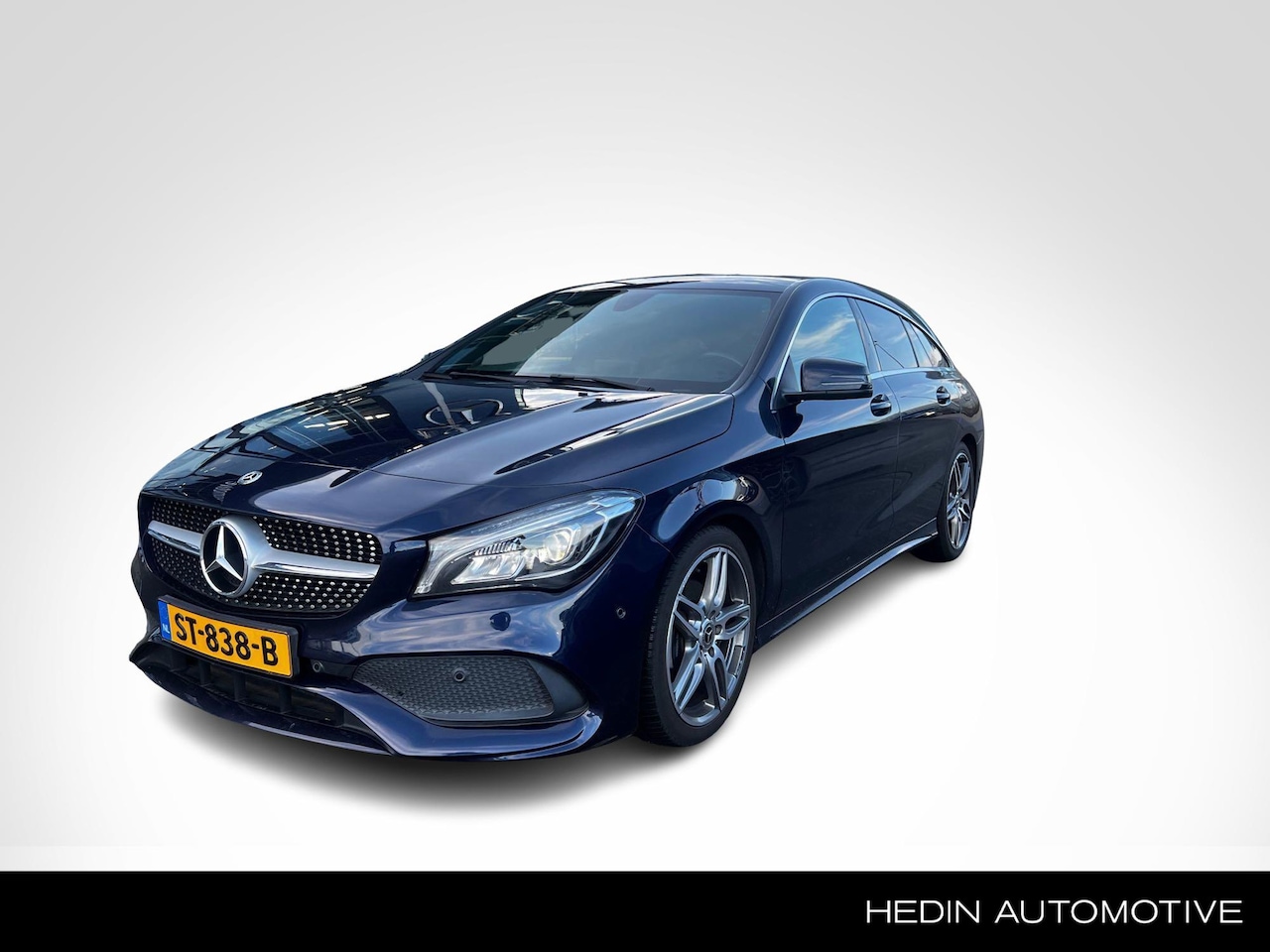 Mercedes-Benz CLA-klasse Shooting Brake - CLA 180 Business Solution AMG | Trekhaak | LED | Stoelverwarming | Parkpiot met camera | Z - AutoWereld.nl