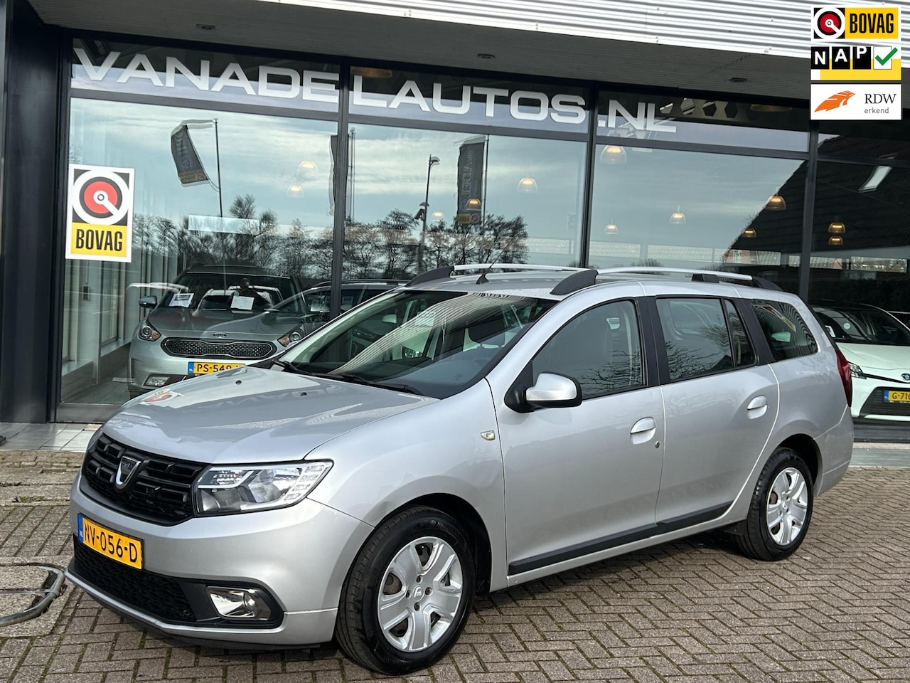 Dacia Logan MCV - 0.9 TCe Laureate Airco Cruise Trekhaak NAP NL-Auto Volledig Dealeronderhouden! - AutoWereld.nl