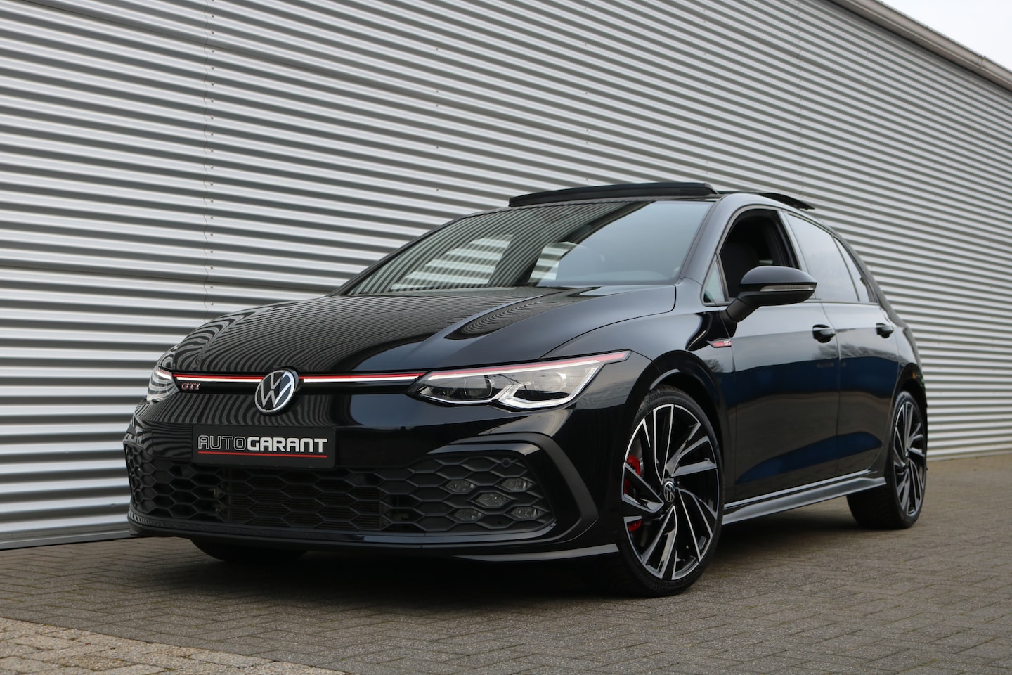 Volkswagen Golf - 2.0 TSI GTI DSG (Panoramadak Sportinterieur Carplay VirtualCockpit ACC Sfeer IQ-Light 19In - AutoWereld.nl
