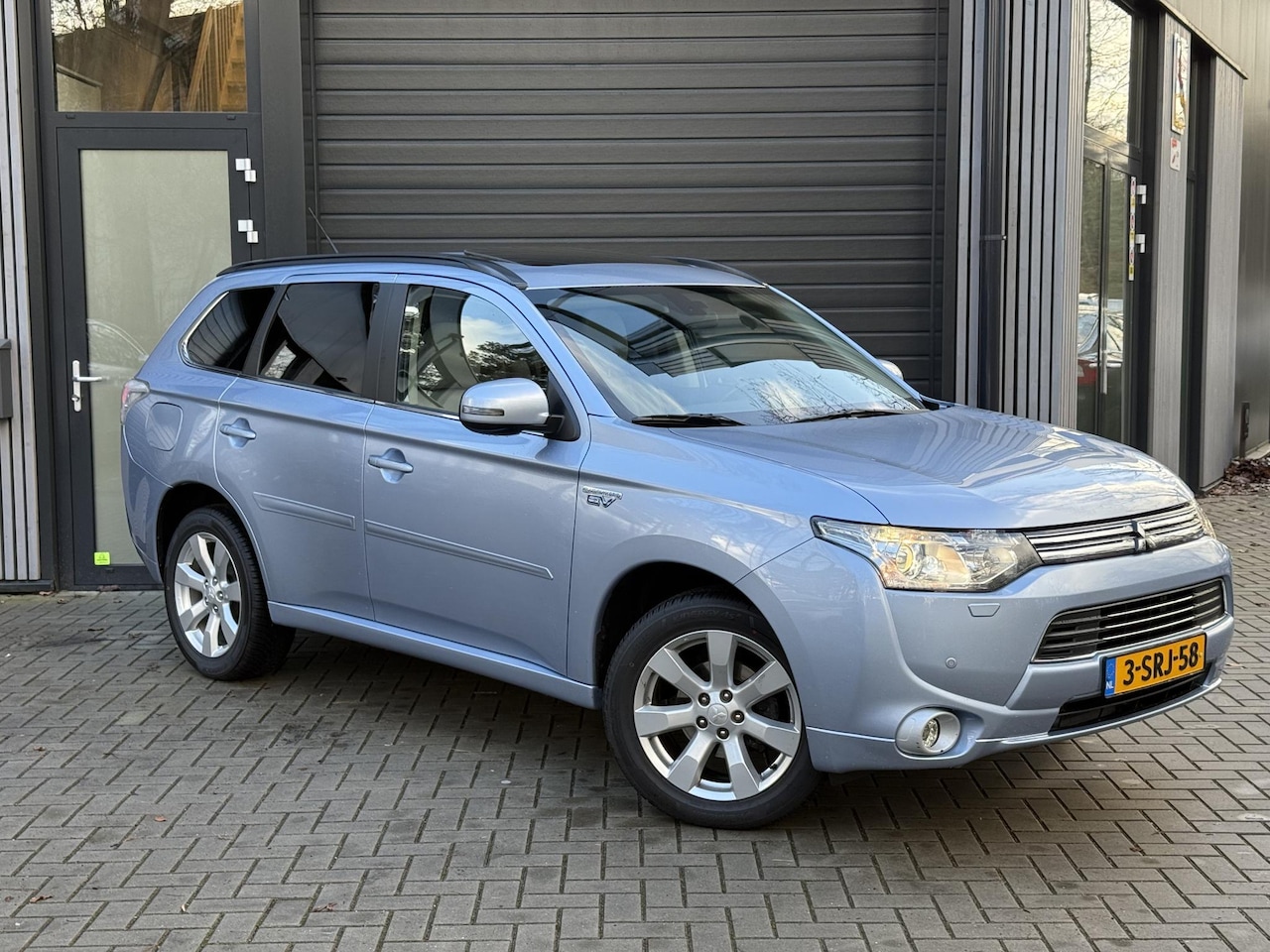 Mitsubishi Outlander - 2.0 PHEV instyle 2.0 PHEV instyle+ - AutoWereld.nl