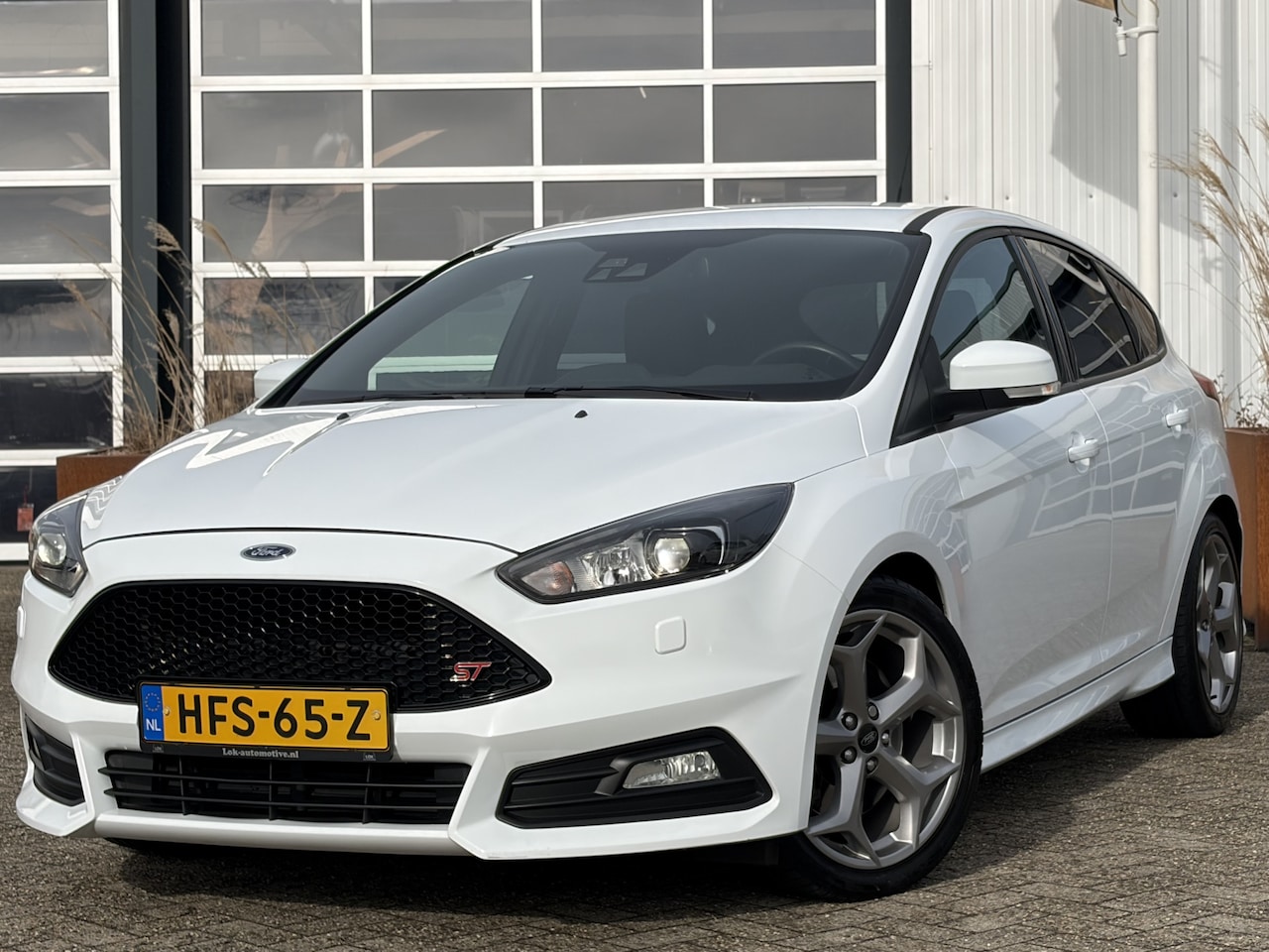 Ford Focus - 2.0 EcoBoost ST-3 250pk | Airco automatisch | Bi-xenon koplampen | Dimlichten automatisch - AutoWereld.nl